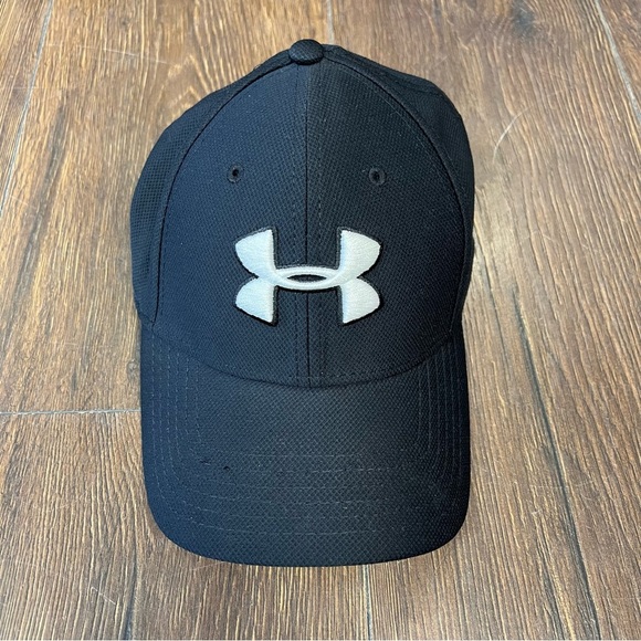 Under Armour Other - Under Armour Blitzing Classic Fit Black Cap SZ M/L